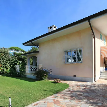 Locazione Turistica Lidia * Forte dei Marmi
