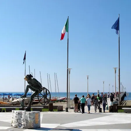 Locazione Turistica Lidia * Forte dei Marmi